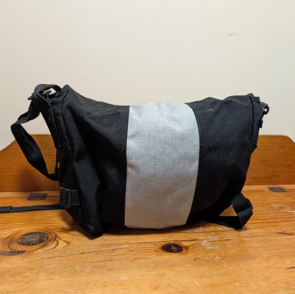Timbuk2 Classic Messenger Bag Black Grey Crossbody